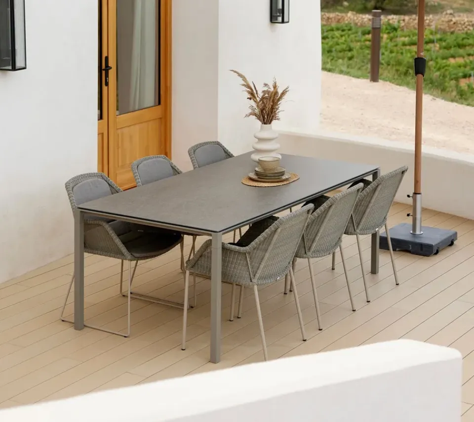 Silla con reposabrazos apilable Breeze weave, Taupe*Cane-line New