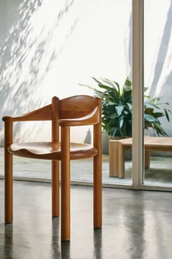 Silla con reposabrazos Daumiller, Golden pine*GUBI Hot