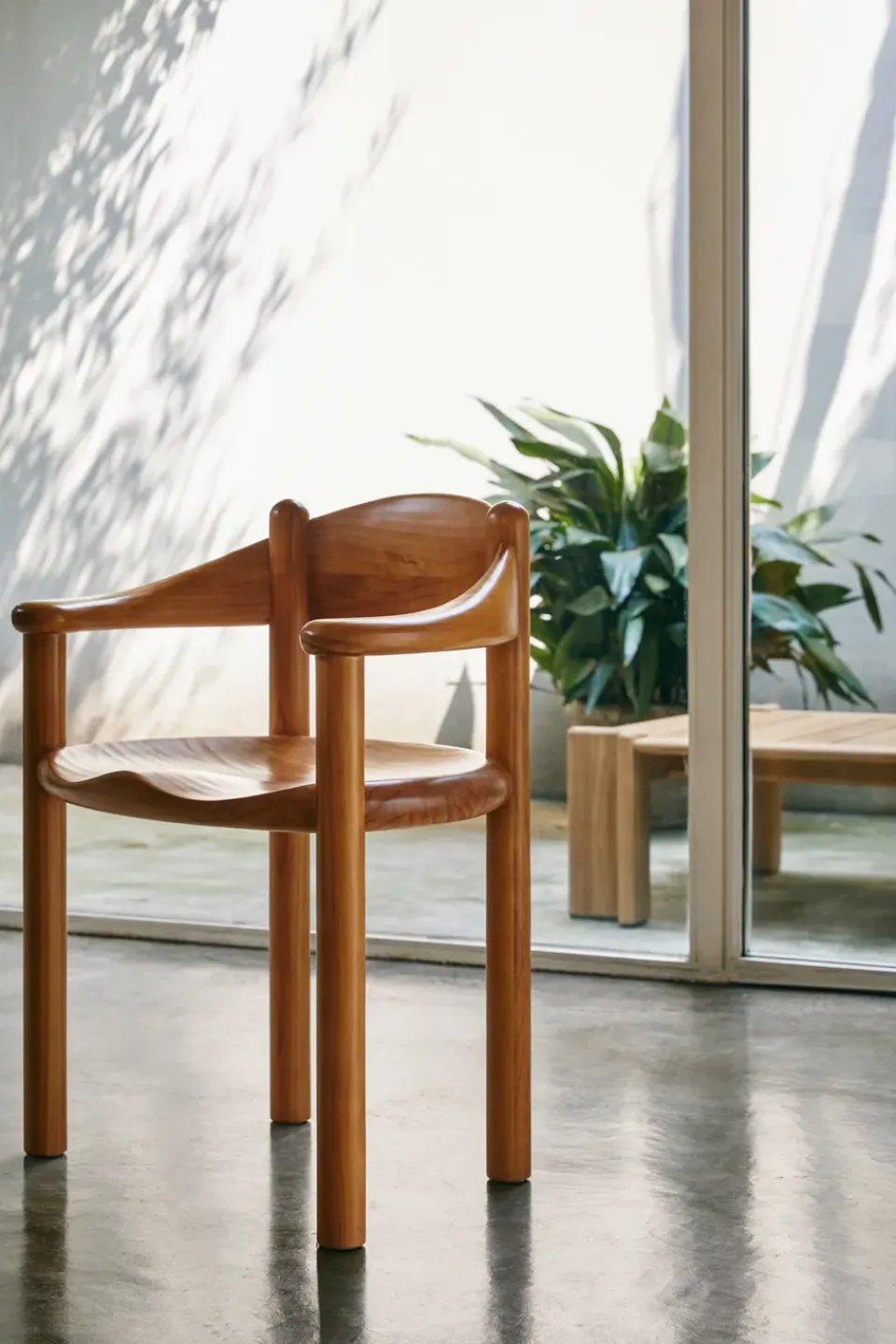 Silla con reposabrazos Daumiller, Golden pine*GUBI Hot