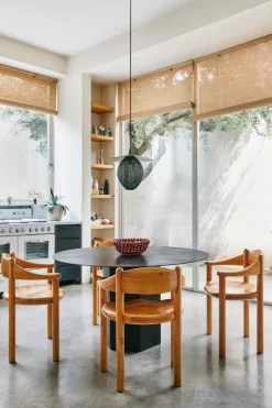 Silla con reposabrazos Daumiller, Golden pine*GUBI Hot