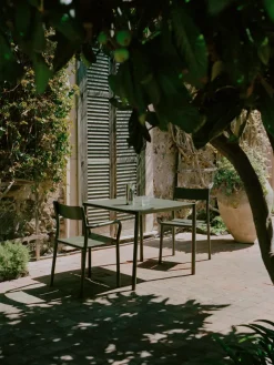Silla con reposabrazos May Armchair Outdoor, Dark Green*New Works