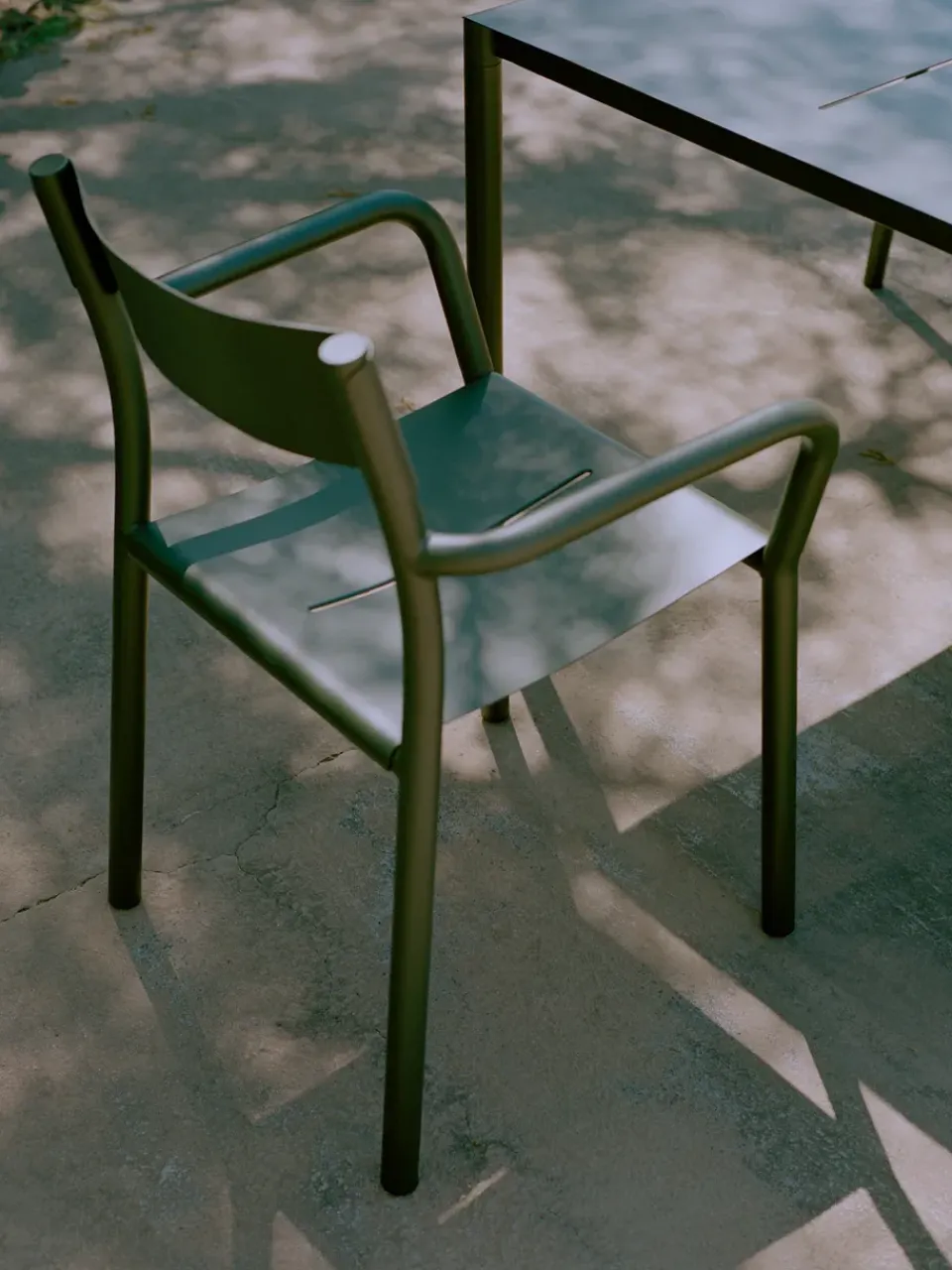 Silla con reposabrazos May Armchair Outdoor, Dark Green*New Works