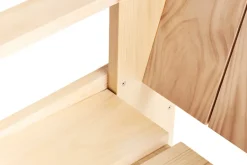 Silla de comedor Crate con reposabrazos en pino lacado, Pino lacado al agua*HAY Sale