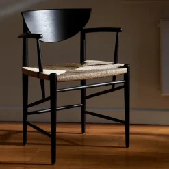 Silla Drawn HM4 con reposabrazos, roble*&Tradition Best