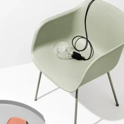 Silla Fiber chair con reposabrazos, Dusty green-Green (plástico)*Muuto New