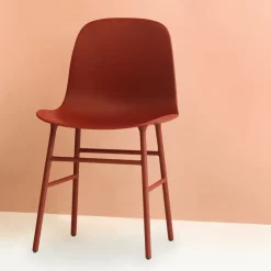 Silla Form, Red, patas de roble*Normann Copenhagen Online