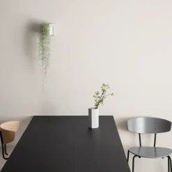 Silla Herman, Walnut, base de acero en color negro*Ferm Living Outlet