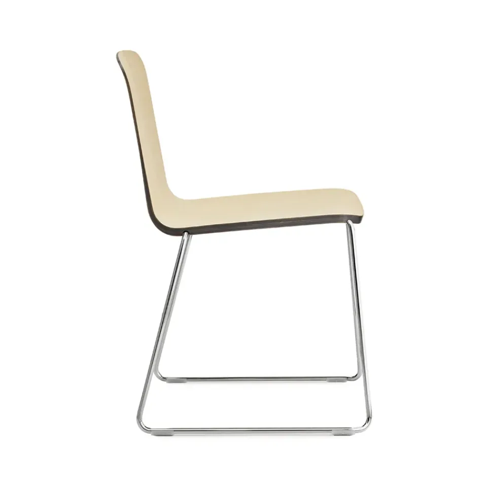 Silla Just, Fresno, chapa, canto negro, estructura negra*Normann Copenhagen Clearance