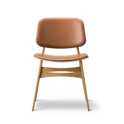 Silla metálica Søborg 3062 totalmente tapizada, cuero Omni 307 cognac, hueso de roble lacado*Fredericia Furniture Outlet