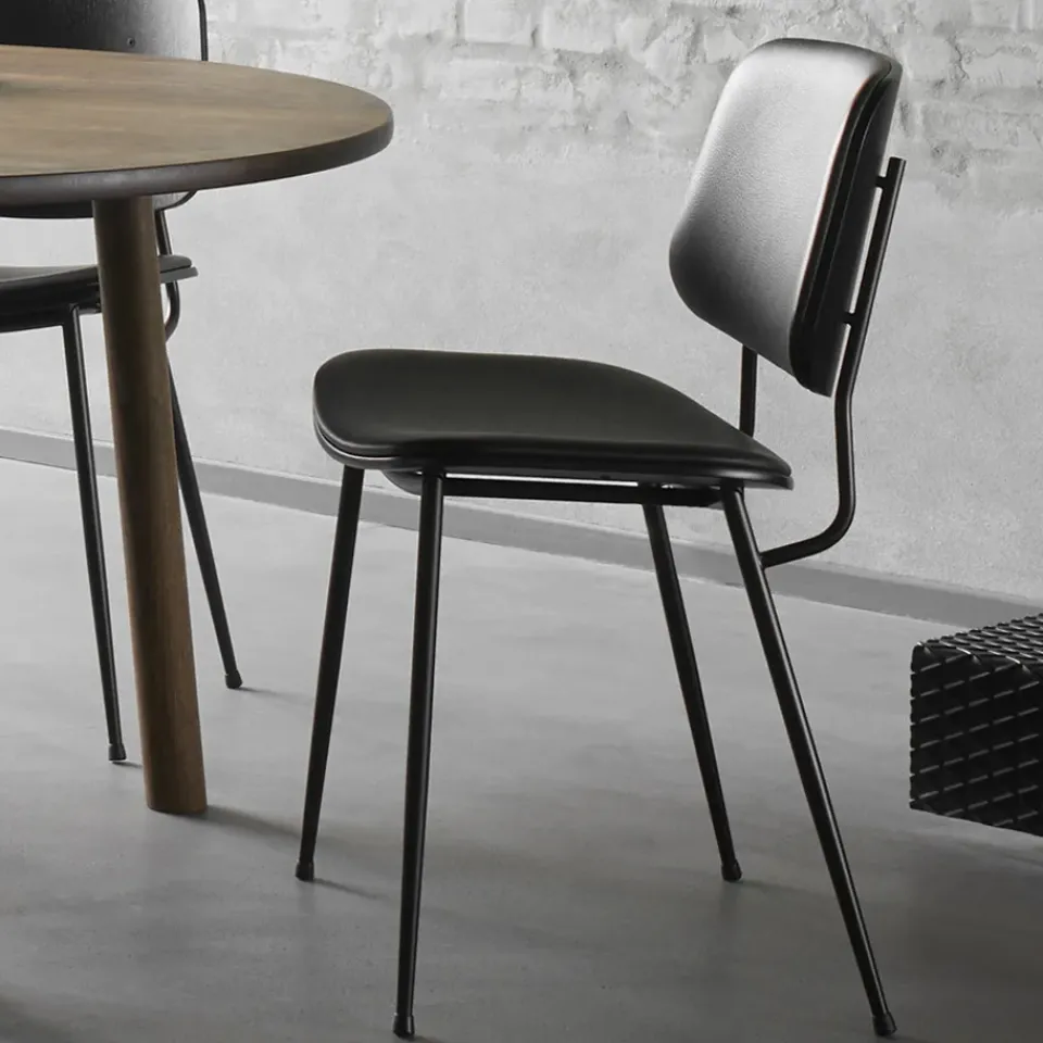 Silla metálica Søborg 3062 totalmente tapizada, cuero Omni 307 cognac, hueso de roble lacado*Fredericia Furniture Outlet