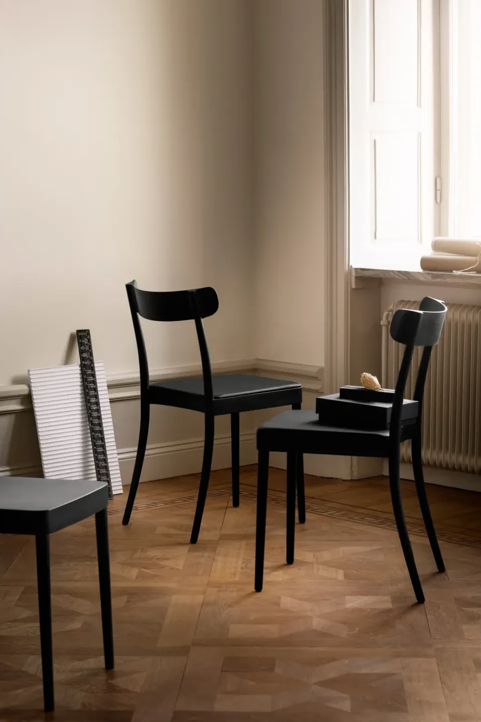 Silla Petite, Fanerad sits svart*Gärsnäs Outlet