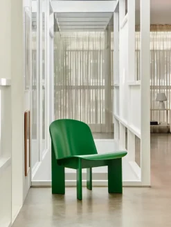 Sillón lounge Chisel, a lacada color intenso*HAY Hot