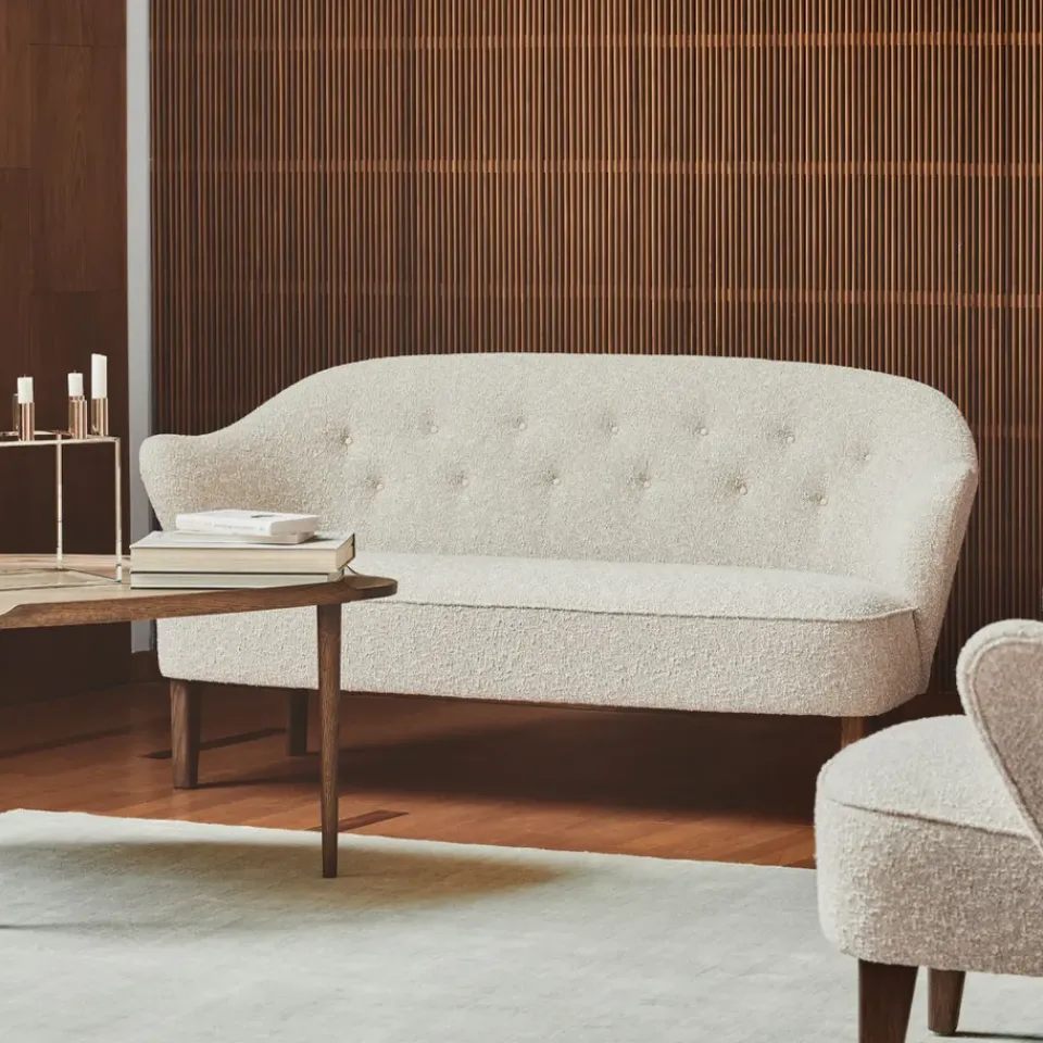 Sofá de 2,5 plazas Ingeborg, Piel de oveja moonlight-patas roble ahumado*Audo Copenhagen Sale