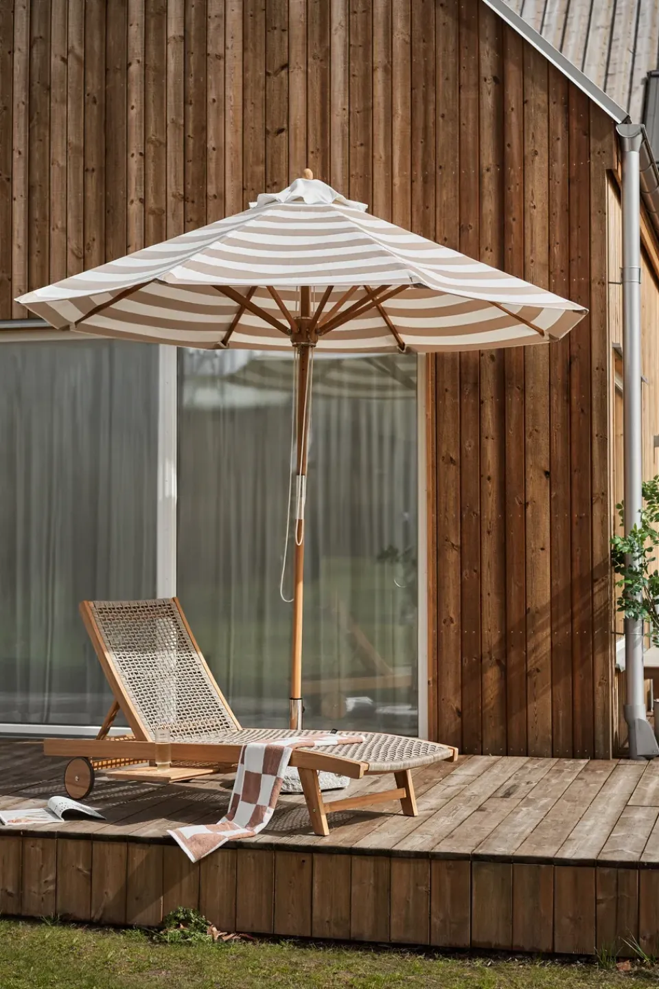 Sombrilla Hisshult Ø270 cm, stripe-teak*1898 Clearance