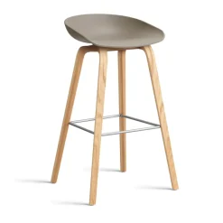 Taburete alto About a Stool 32 con base de roble lacado 2.0, Khaki-soporte de acero inoxidable*HAY Online