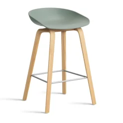 Taburete bajo About a Stool 32 con base de roble lacado 2.0, Fall green-soporte de acero inoxidable*HAY