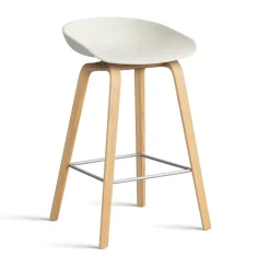 Taburete bajo About a Stool 32 con base de roble lacado 2.0, Melange cream-soporte de acero inoxidable*HAY Clearance
