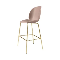Taburete bar Beetle alto, Sweet pink, base de latón*GUBI New