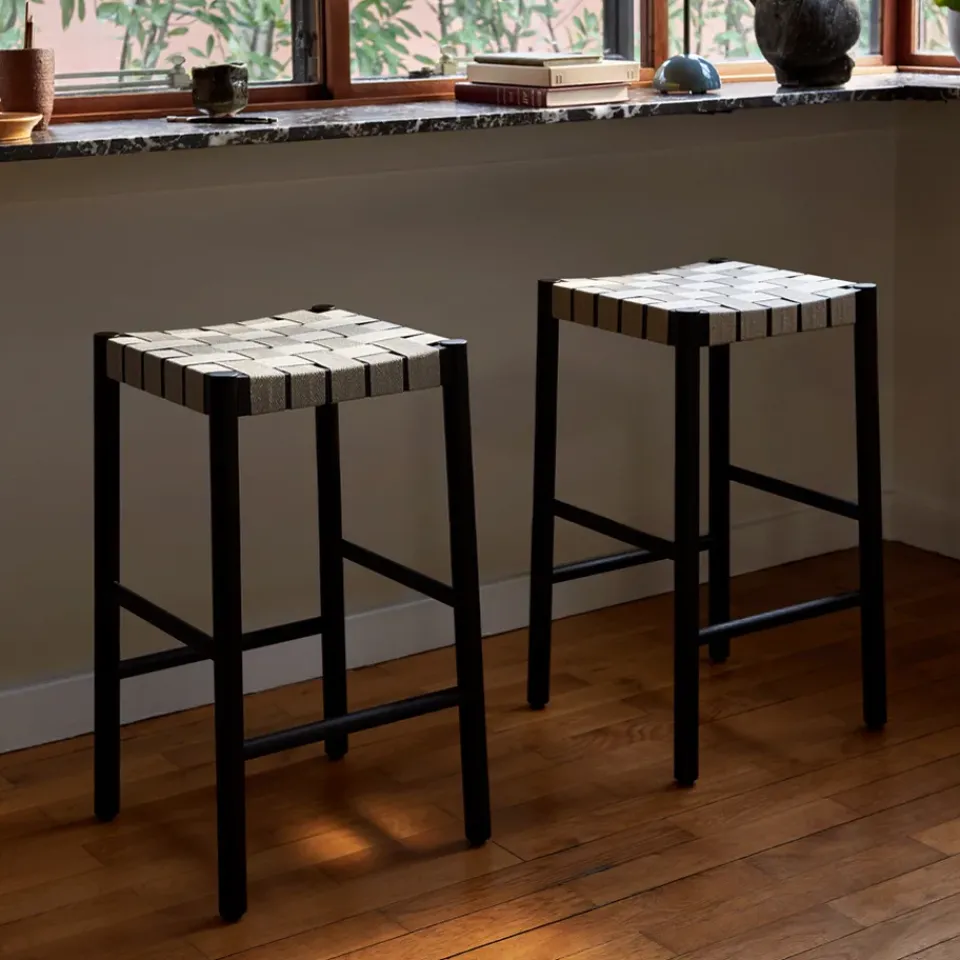 Taburete bar Betty TK7, Black, asiento de banda de lino trenzada*&Tradition Clearance