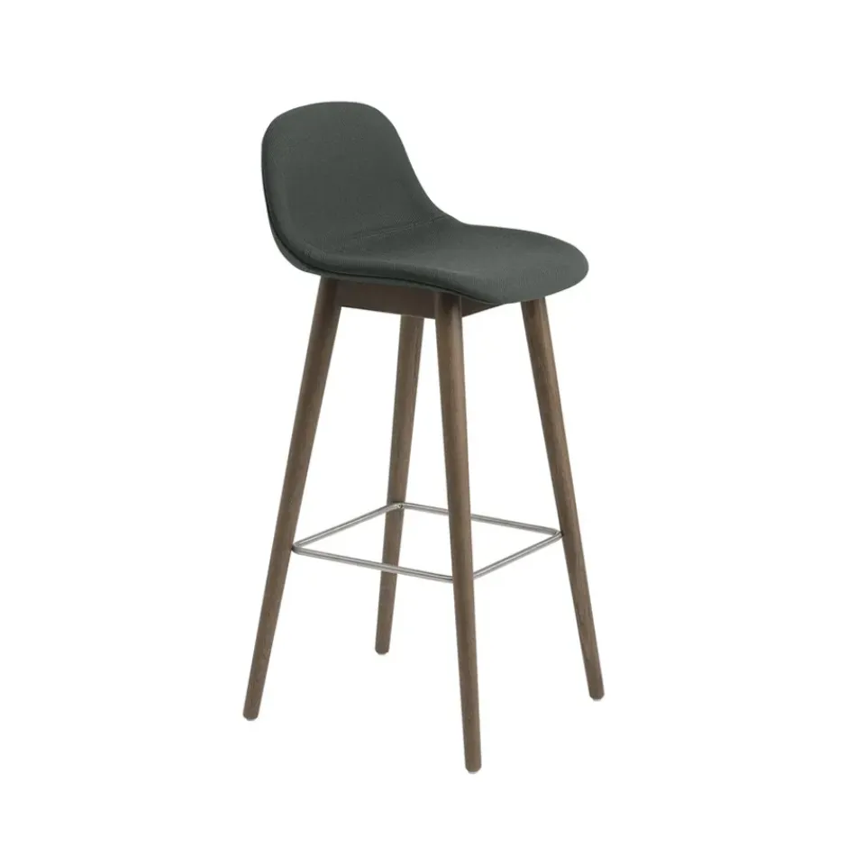 Taburete bar con respaldo Fiber 65 cm, Tela twill weave 990 dark green-patas de roble teñidas de marrón*Muuto New
