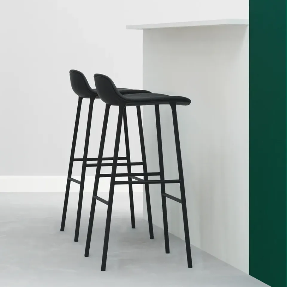 Taburete bar Form alto, Green, patas de acero lacadas en*Normann Copenhagen Sale