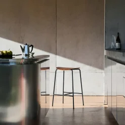 Taburete bar Pavilion AV38 79 cm, Black-lacquered walnut*&Tradition Sale