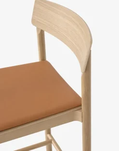 Taburete Betty TK14 Counter Chair 65 cm, Cuero color coñac Noble-roble lacado*&Tradition