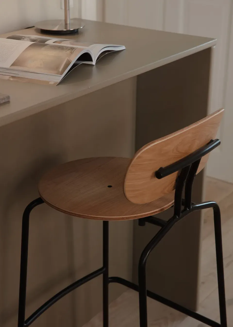 Taburete Curious 75 cm, Oak-black*Umage Hot