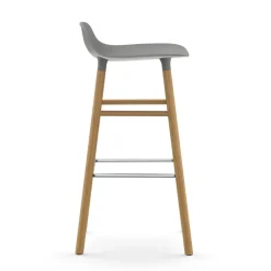 Taburete de bar con patas de roble Form ,*Normann Copenhagen Hot