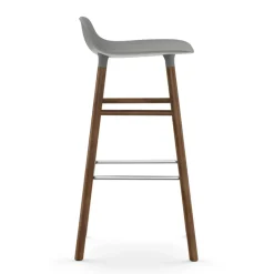Taburete de bar con patas de nogal Form,*Normann Copenhagen Clearance