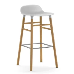 Taburete de bar con patas de roble Form ,*Normann Copenhagen Hot