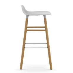 Taburete de bar con patas de roble Form ,*Normann Copenhagen Hot
