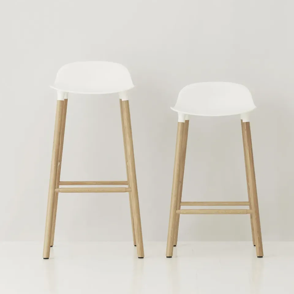 Taburete de bar Form Chair con patas de roble,*Normann Copenhagen Hot