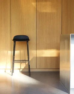 Taburete de bar Form Chair con patas de metal,*Normann Copenhagen Clearance