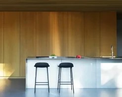 Taburete de bar Form Chair con patas de metal,*Normann Copenhagen Clearance