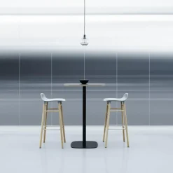 Taburete de bar Form Chair con patas de roble,*Normann Copenhagen New