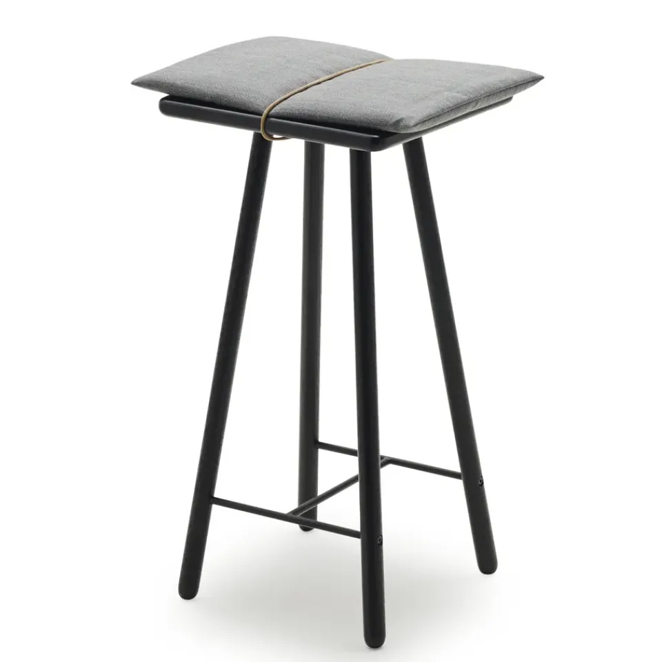 Taburete de bar Georg bajo, Roble lacado en negro*Fritz Hansen New