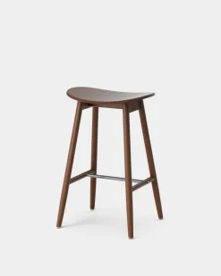 Taburete de bar Icha 65 cm, Haya teñido de nogal*Massproductions Clearance
