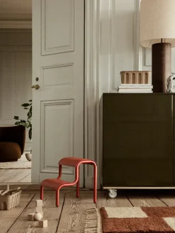 Taburete escalera Up, Poppy Red*Ferm Living Outlet
