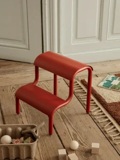 Taburete escalera Up, Poppy Red*Ferm Living Outlet