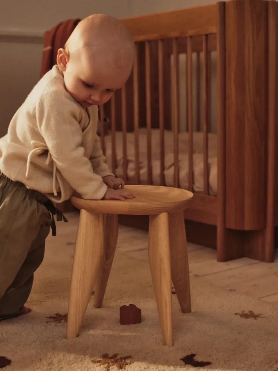 Taburete Feve kids , fresno sin tratarn*Ferm Living Hot