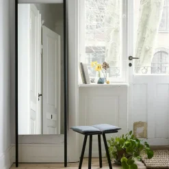 Taburete Georg, Lino, roble sin tratar, incluye cojín de lino*Fritz Hansen Clearance