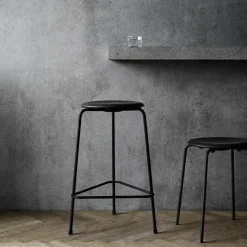 Taburete High Dot cuero, Cowboy black*Fritz Hansen Online