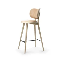 Taburete High Stool Backrest bajo, piel natural, base de roble lacado mate*Mater