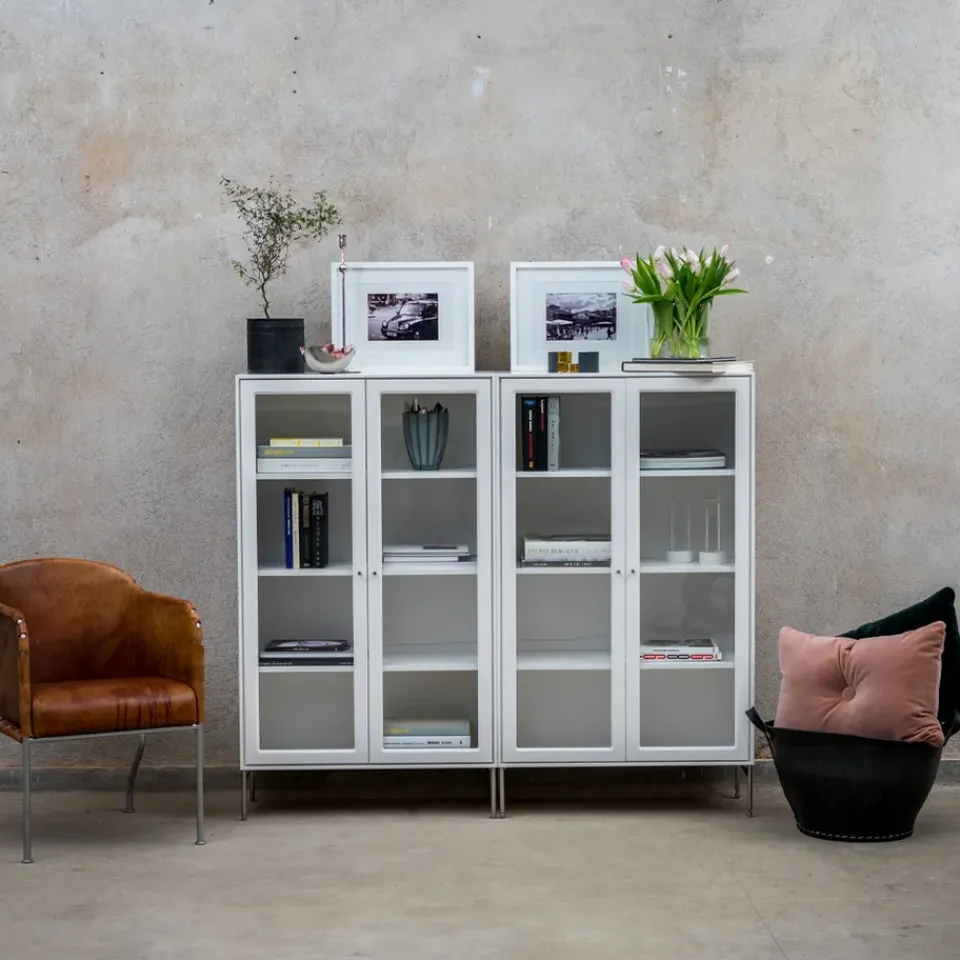 Vitrina Volt 190 cm lacado , Detalles en acero inoxidable*Mavis Outlet